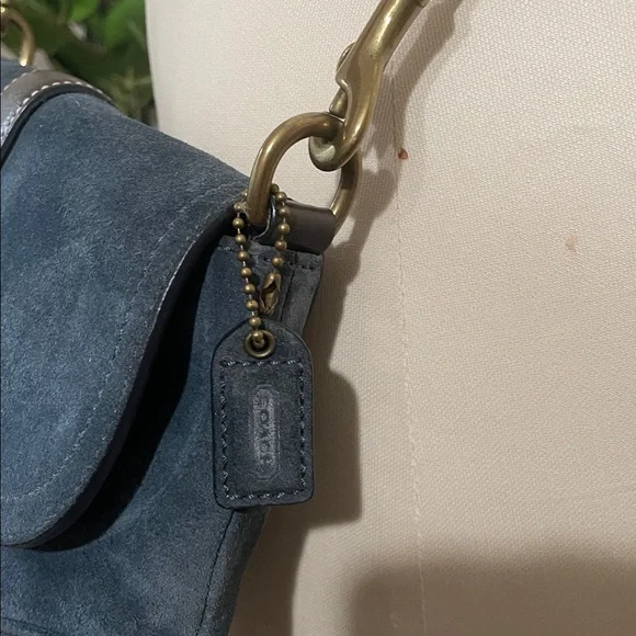 Coach suede messenger crossbody mini, hard to find - Picture 5 of 13